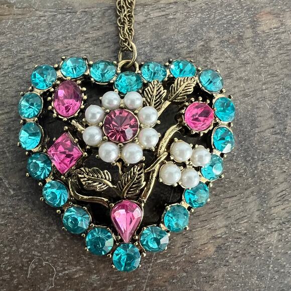 Betsey Johnson Signed Pink and Blue Gem Floral Heart Necklace on Bronze Chain - Picture 6 of 7